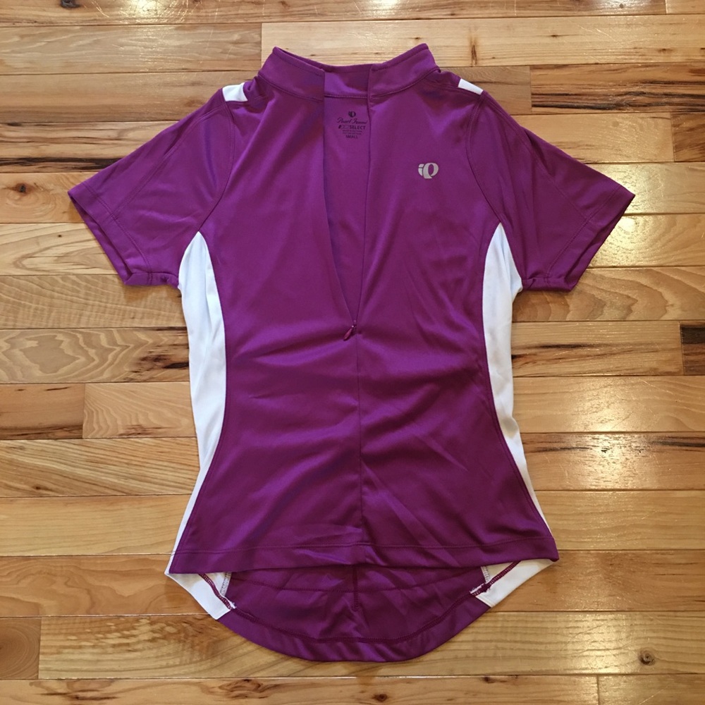 Nice bike shirt with two pockets on the back